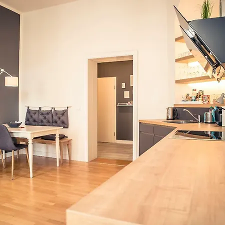 City * Schwerin (Mecklenburg-Vorpommern)