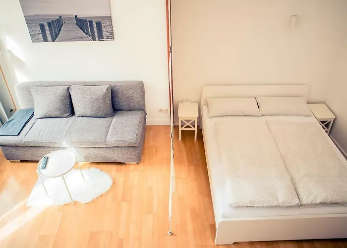 City * Schwerin (Mecklenburg-Vorpommern)